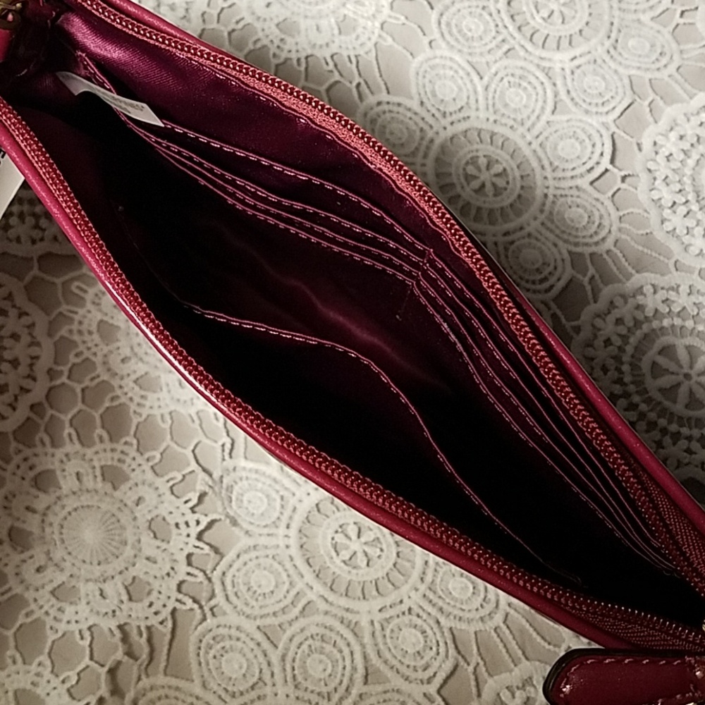 TAKING OFFERS Coach Peyton Patent Leather Wristlet - Picture 4 of 5